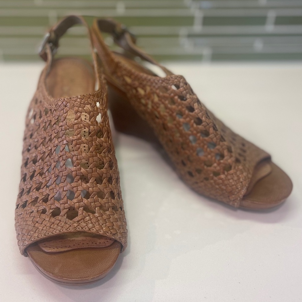 ECCO Tan Leather Sandals sz 36